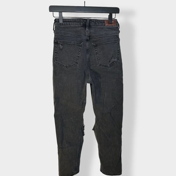 Hollister Curvy Ultra High‎ Rise Vintage Straight Distressed - Picture 2 of 4